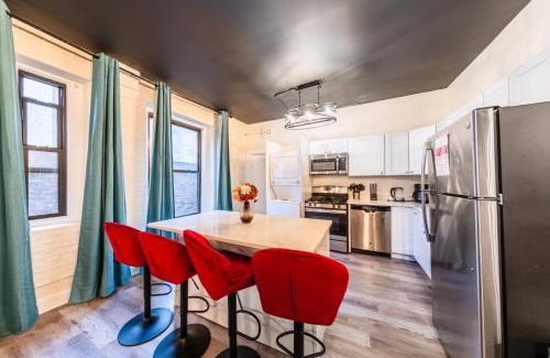 Near South Side Apartment | Family and Group Friendly 5BR Spacious Unit with Pool Table and Optional Parking Near McCormick Place and Soldier Field