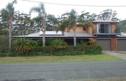Lake Tabourie House | Family and pet friendly beach holiday home Lake Tabourie