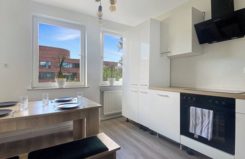 Vahrenwald Apartment | Family apartment in the city, one stop from the main station with two balconies