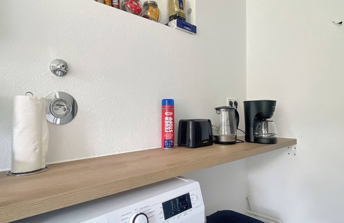 Vahrenwald Apartment | Family apartment in the city, one stop from the main station with two balconies