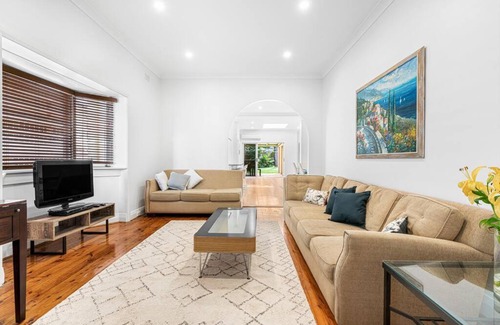 North Bondi House | Family Beach House - spacious w yard AC car space