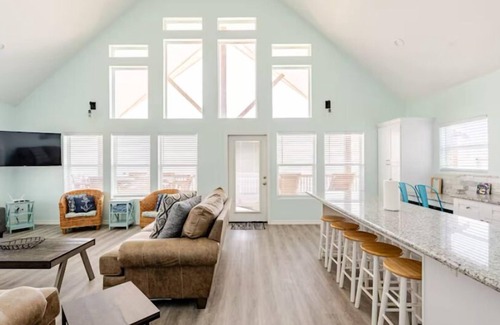 Gilchrist House | FAMILY BEACH FRONT-House with loft