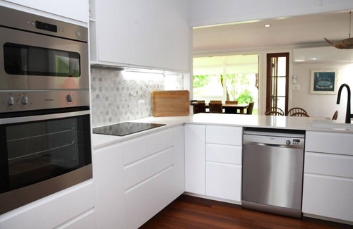 Currimundi House | Family Beachfront House at Currimundi Lake