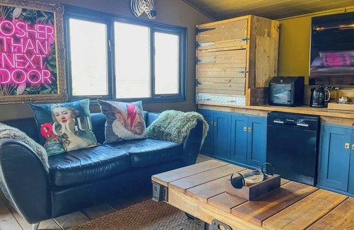 Glentham Cabin | Family Cabin Escape | Puppy Lounge & Horse Views
