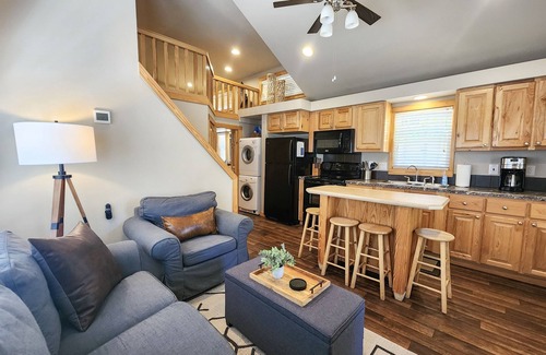 Staples Cabin | Family Cabin w/deck near San Marcos River!