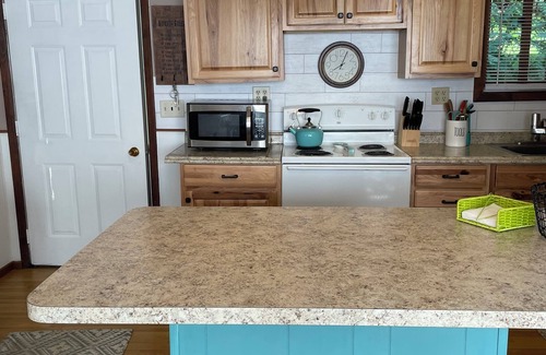 Brackney Cottage | Family cottage on Laurel Lake in Brackney PA 3 bedrooms available