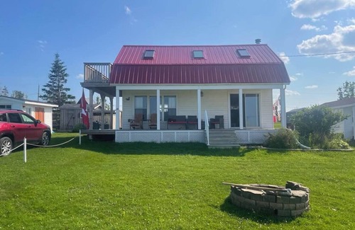Seafoam Cottage | Family Cottage on the ocean