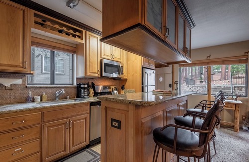 Kings Beach House | Family Cozy Cabin, 5 Min Walk To The Lake