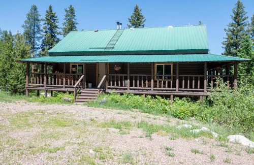Philipsburg House | Family & Dog Friendly Cabin W Hot Tub! Fish, Hike