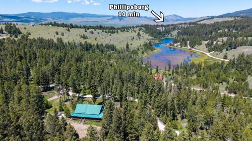 Philipsburg House | Family & Dog Friendly Cabin W Hot Tub! Fish, Hike