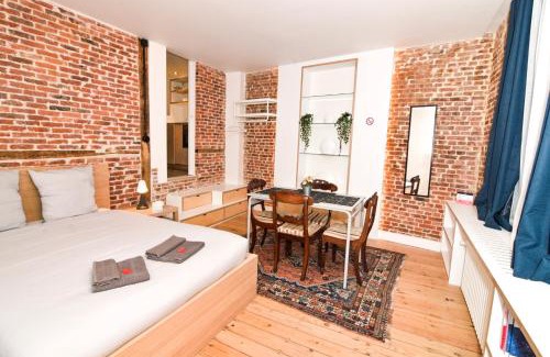 Onze-Lieve-Vrouw-ter-Sneeuw Apartment | Family duplex getaway - Perfectly positioned for city adventures