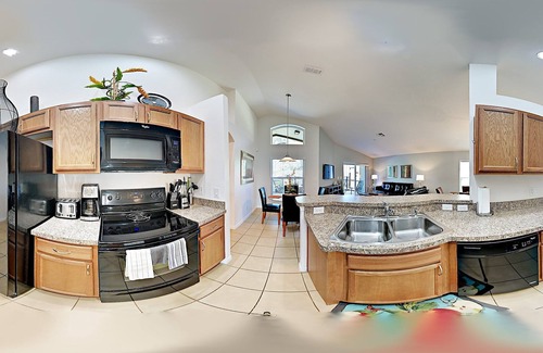 Veranda Palms House | Family Escape: Modern Villa with Private Pool & Epic Game Room near Disney.