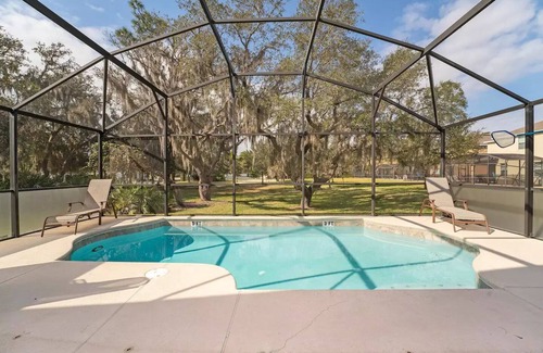 Veranda Palms House | Family Escape: Modern Villa with Private Pool & Epic Game Room near Disney.