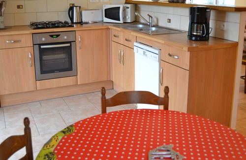 Isigny-le-Buat Cottage | Family Escape with Terrace