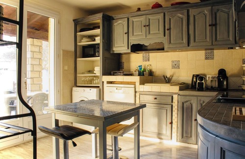 Chateauneuf-de-Gadagne House | family-friendly home
