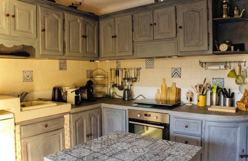 Chateauneuf-de-Gadagne House | family-friendly home