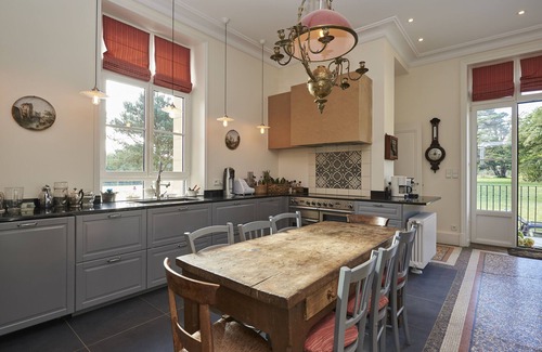 Saint-Vincent-sur-Graon House | Family Chateau With Great Comfort, Park, Swimming Pool, sand beaches nearby