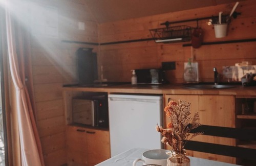 Sainte-Honorine-de-Ducy Apartment | Family lodge with terrace utha