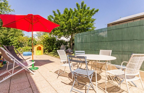 Sainte-Reine-de-Bretagne Cottage | Family-Friendly Cottage Near Brière Park with Garden, Terrace, and Kids' Play Area
