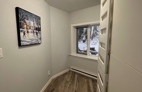 Courtenay Ski Chalet | Family & Friend Fun Arcade Suite Mount Washington