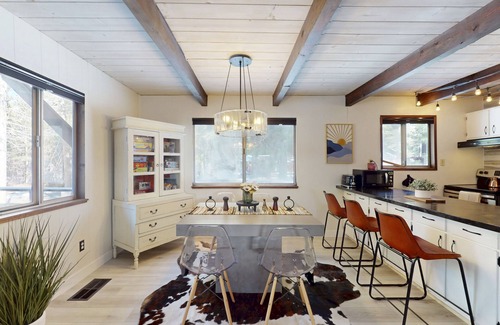 Tahoe Paradise Cabin | Family-friendly cabin with fireplace, bikes, loft, games, & skiing nearby