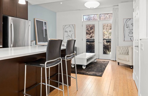 Bridgeland House | Family-friendly 2 bed/2bath with Stunning Rooftop Patio, BBQ, & Steam Shower!