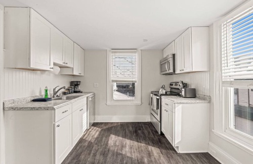 Bala-Cynwyd Apartment | Family Friendly 2 Floor 2 BR Apt [Sunflower Stay]