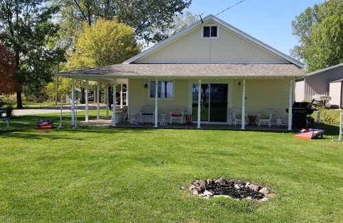 Oconto Cabin | Family friendly, 2Bedroom, Waterfront, 39min North of Green Bay & Lambeau field