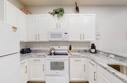 Bahama Bay Condo | Family-Friendly 2BR Condo Near Disney + Pools