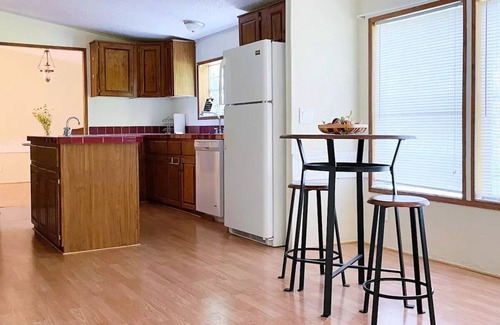 Williston House | Family Friendly 3/2 Cottage Nestled Among the Oaks