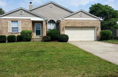 Keene House | Family Friendly 3 BR w/King Bed and Jacuzzi tub