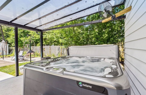 Lyndhurst House | Family-Friendly 3BR Retreat with Pool, Hot Tub & Spacious Yard