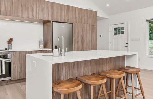East Durham House | Family Friendly 3BR - Playground - Tennis Court
