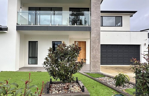 Throsby House | Family-Friendly 5-Bedroom House - 1 minute to the highway to Snowy Mountain