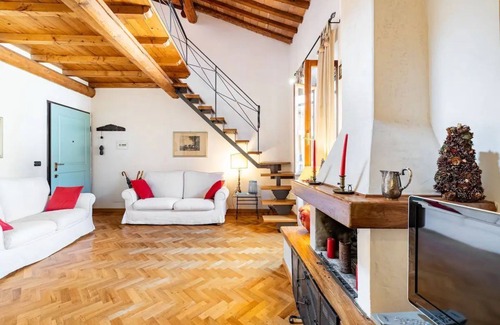 Sant' Ambrogio Apartment | FAMILY FRIENDLY, 5 STARS, TOP LOCATION, A/C, FREE WI/FI nSEE ALSO LISTING 92298