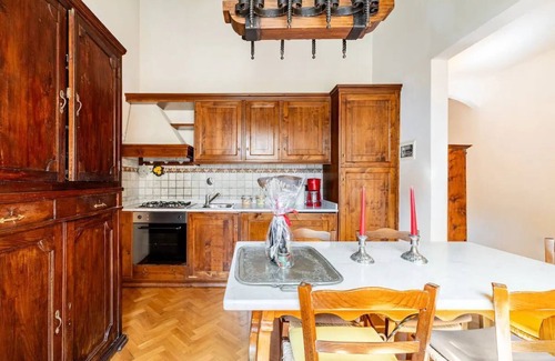 Sant' Ambrogio Apartment | FAMILY FRIENDLY, 5 STARS, TOP LOCATION, A/C, FREE WI/FI nSEE ALSO LISTING 92298