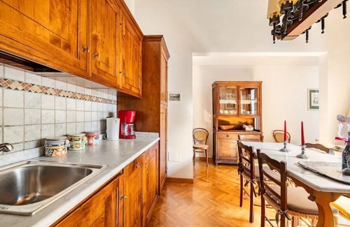Sant' Ambrogio Apartment | FAMILY FRIENDLY, 5 STARS, TOP LOCATION, A/C, FREE WI/FI nSEE ALSO LISTING 92298