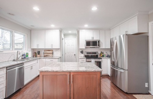 Loveland House | Family Friendly 5B w/EV Level 2 Charging & Close to Trails, I-71, Mason