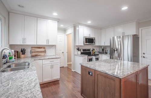 Loveland House | Family Friendly 5B w/EV Level 2 Charging & Close to Trails, I-71, Mason