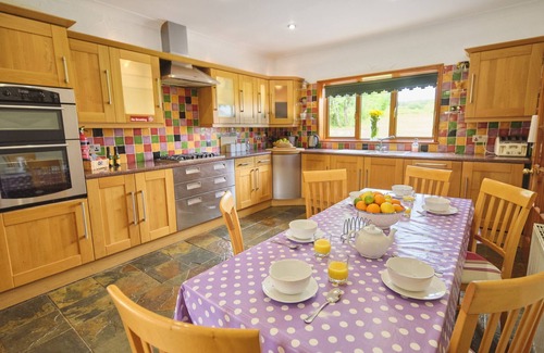 Jamestown House | Family Friendly 9 Bedroom Lakeside Lodge, Rooskey. Official 4 Star 🍀