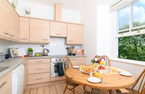 Praa Sands Apartment | Family Friendly Apartment above Praa Sands Beach, Dog Friendly, Garden & Parking