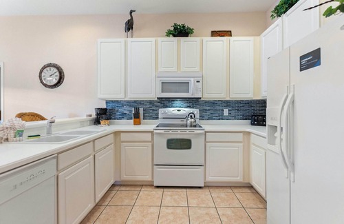 Bahama Bay Condo | Family friendly Bahama Bay condo w/shared amenities, sofa bed, near parks