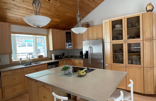 Haliburton Highlands Cottage | Family friendly, beautiful private waterfront getaway!