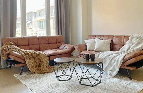 Whitby House | Family friendly Brand new 4 bedroom townhouse in Toronto
