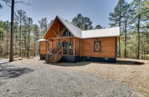 Hochatown House | Family-Friendly Broken Bow Cabin Rental with Hot Tub