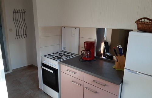 Neukalen House | Family-friendly bungalow with fireplace, terrace, barbecue