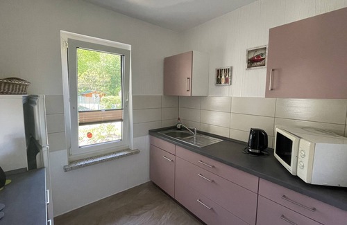 Neukalen House | Family-friendly bungalow with fireplace, terrace, barbecue