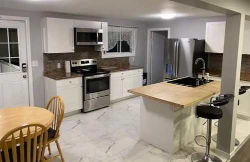Lower Sackville House | Family Friendly 3 BR Home - Pets Allowed + Free Parking
