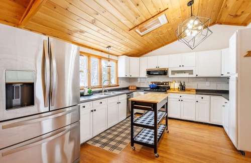 Pulaski House | Family friendly cabin with water views!