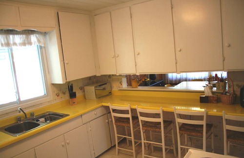Georgina Apartment | Family-Friendly Cottage on Lake Simcoe with Private Shared Beach Access